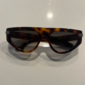 Victoria Beckham Tortoiseshell Women’s Flat Top Sunglasses With Gold Tone Accent